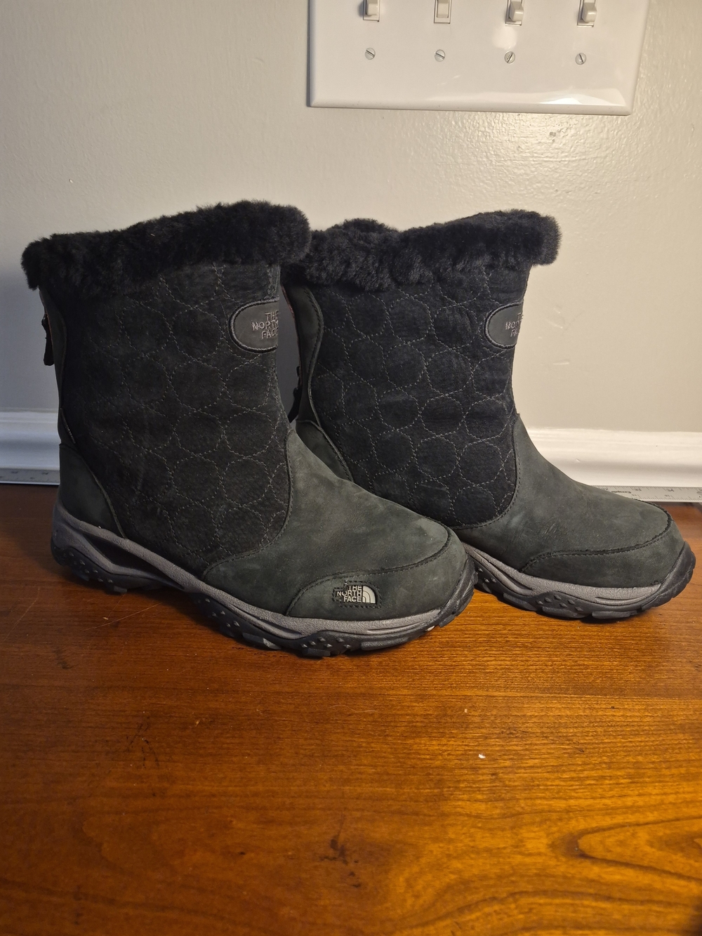 The North Face Women's Black Winter Fur-Lined Snow Boots Size 7.5